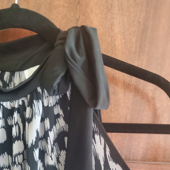 Halter Tank Top in Black with Gray Flowers Large - Picture 4 of 5